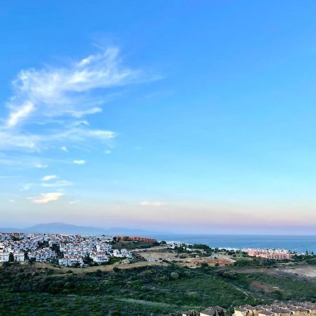 Top Sea View Apartment - 7 Minutes To Sotogrande Castillo de Sabinillas Екстериор снимка
